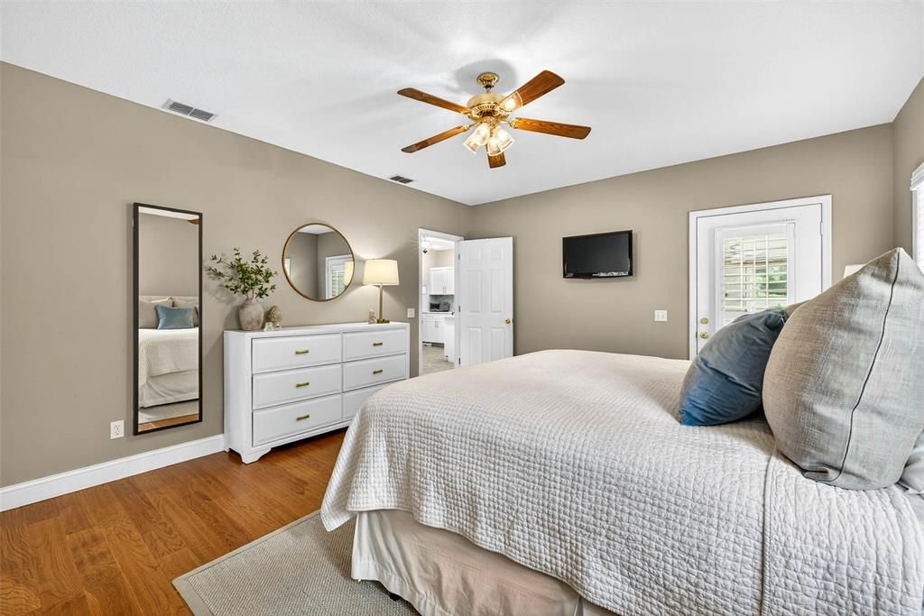 待售: $689,900 (4 贝兹, 2 浴室, 2076 平方英尺)