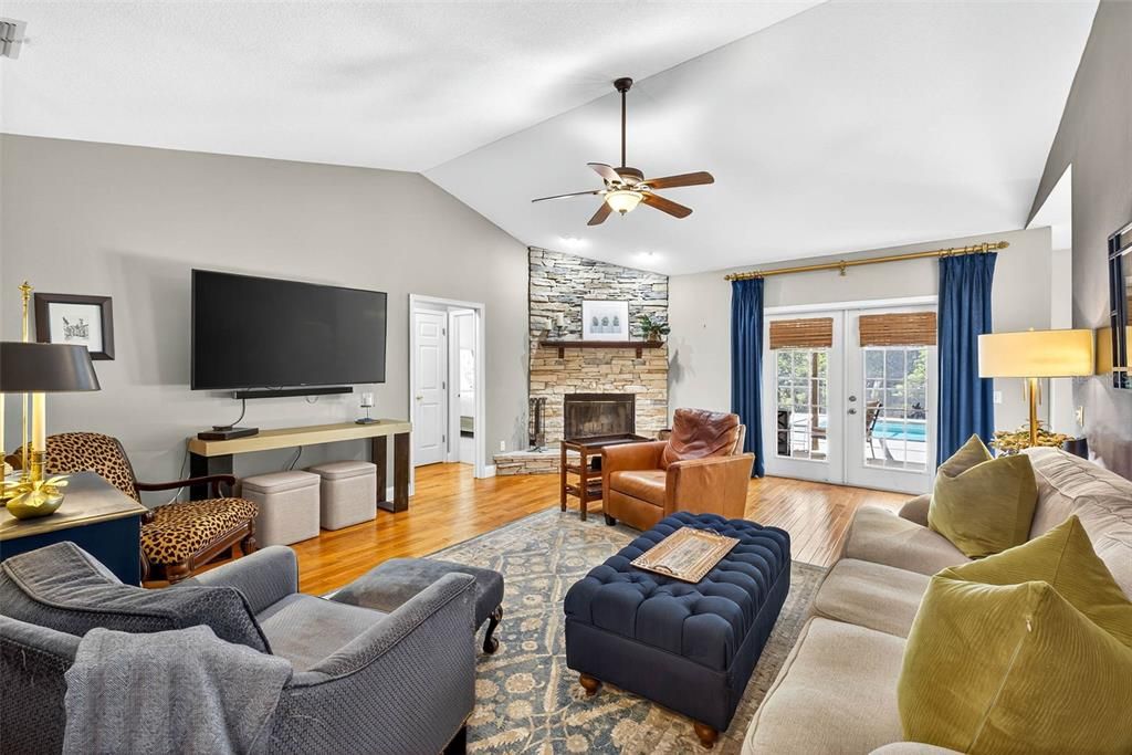 待售: $689,900 (4 贝兹, 2 浴室, 2076 平方英尺)