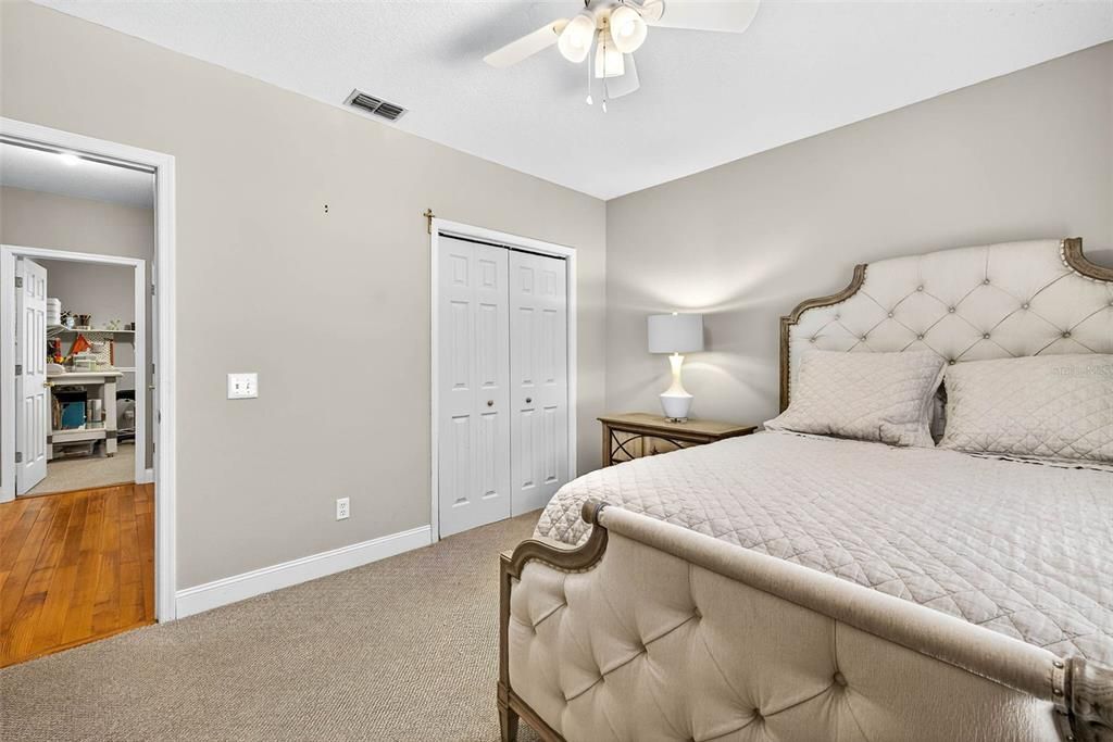 待售: $689,900 (4 贝兹, 2 浴室, 2076 平方英尺)