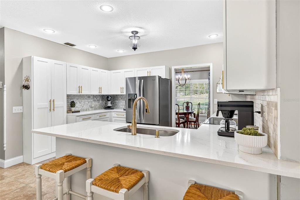 待售: $689,900 (4 贝兹, 2 浴室, 2076 平方英尺)