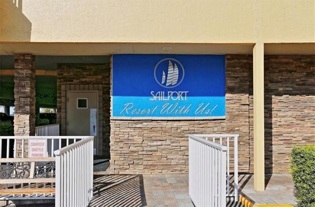 合同活跃: $260,000 (1 贝兹, 1 浴室, 516 平方英尺)