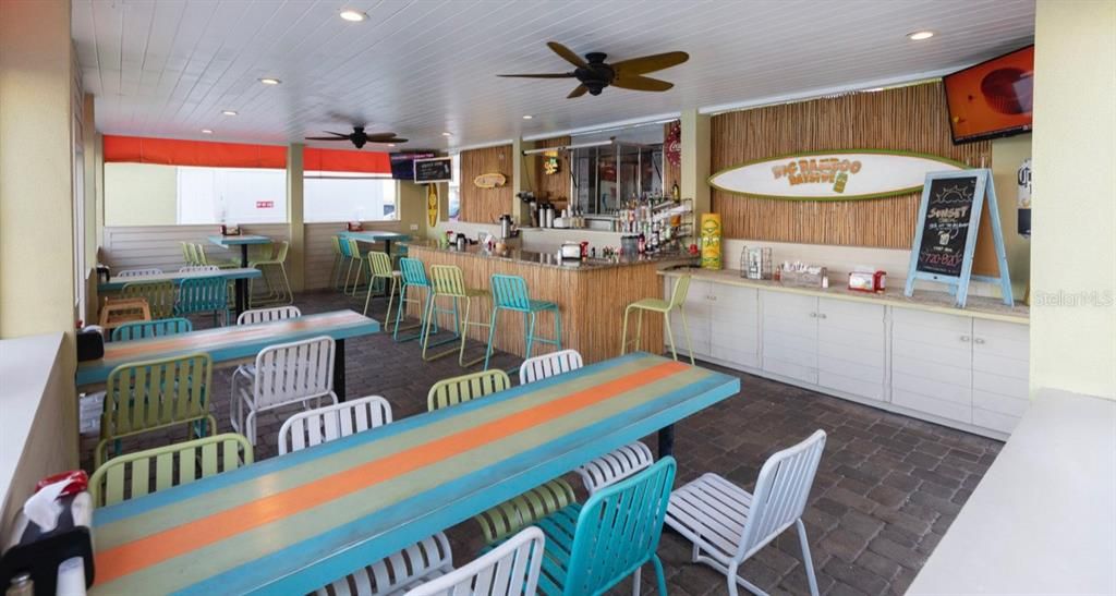 合同活跃: $260,000 (1 贝兹, 1 浴室, 516 平方英尺)