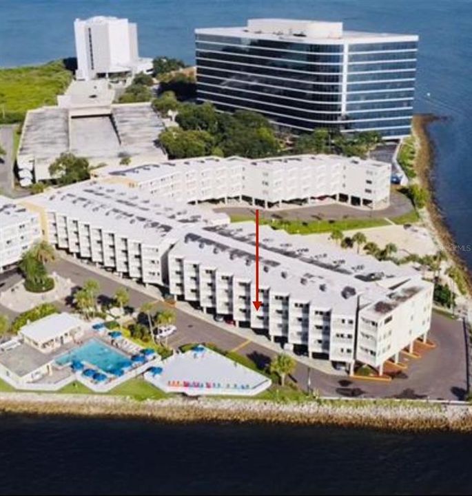 合同活跃: $260,000 (1 贝兹, 1 浴室, 516 平方英尺)