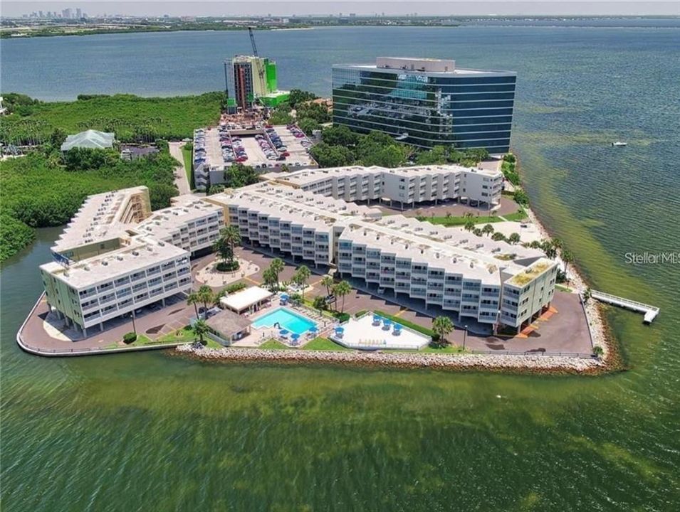 合同活跃: $260,000 (1 贝兹, 1 浴室, 516 平方英尺)