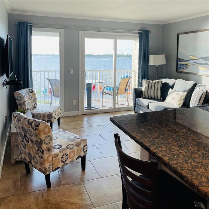 合同活跃: $260,000 (1 贝兹, 1 浴室, 516 平方英尺)