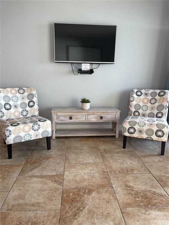 合同活跃: $260,000 (1 贝兹, 1 浴室, 516 平方英尺)