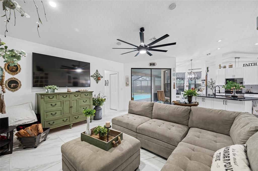 待售: $639,000 (4 贝兹, 2 浴室, 2195 平方英尺)