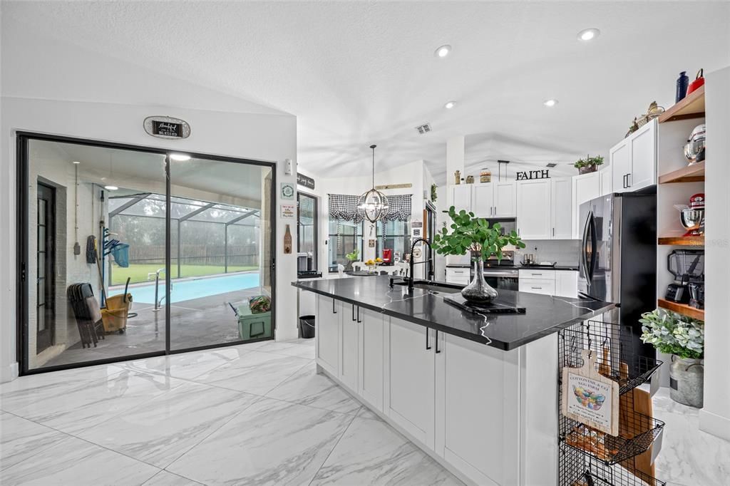 待售: $639,000 (4 贝兹, 2 浴室, 2195 平方英尺)