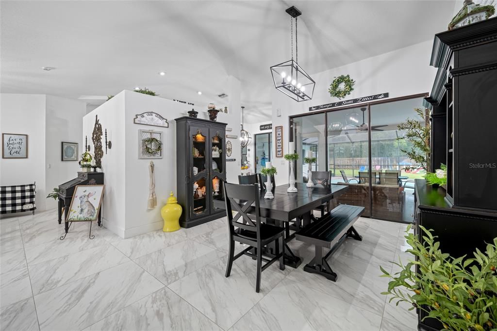 待售: $639,000 (4 贝兹, 2 浴室, 2195 平方英尺)