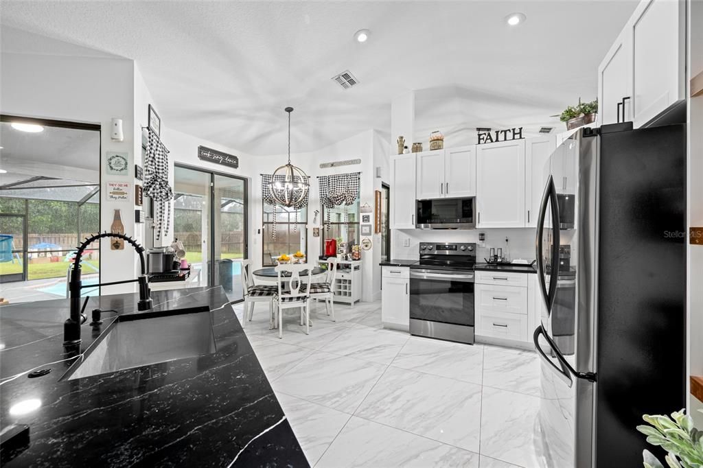 待售: $639,000 (4 贝兹, 2 浴室, 2195 平方英尺)