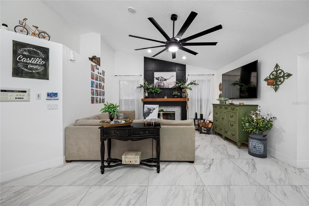 待售: $639,000 (4 贝兹, 2 浴室, 2195 平方英尺)