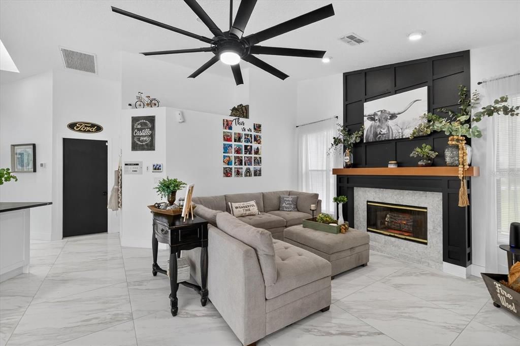 待售: $639,000 (4 贝兹, 2 浴室, 2195 平方英尺)