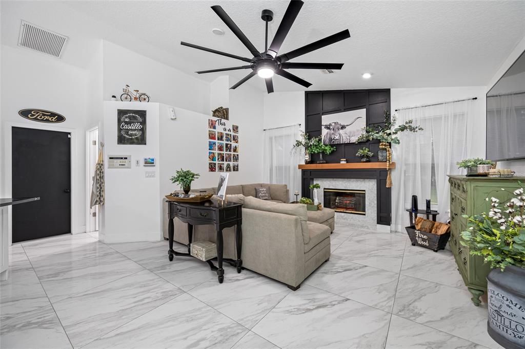 待售: $639,000 (4 贝兹, 2 浴室, 2195 平方英尺)