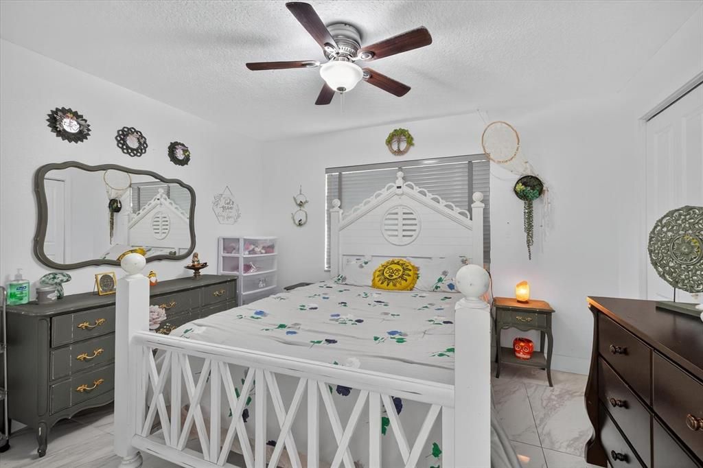 待售: $639,000 (4 贝兹, 2 浴室, 2195 平方英尺)