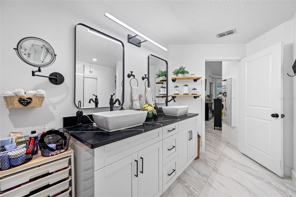 待售: $639,000 (4 贝兹, 2 浴室, 2195 平方英尺)