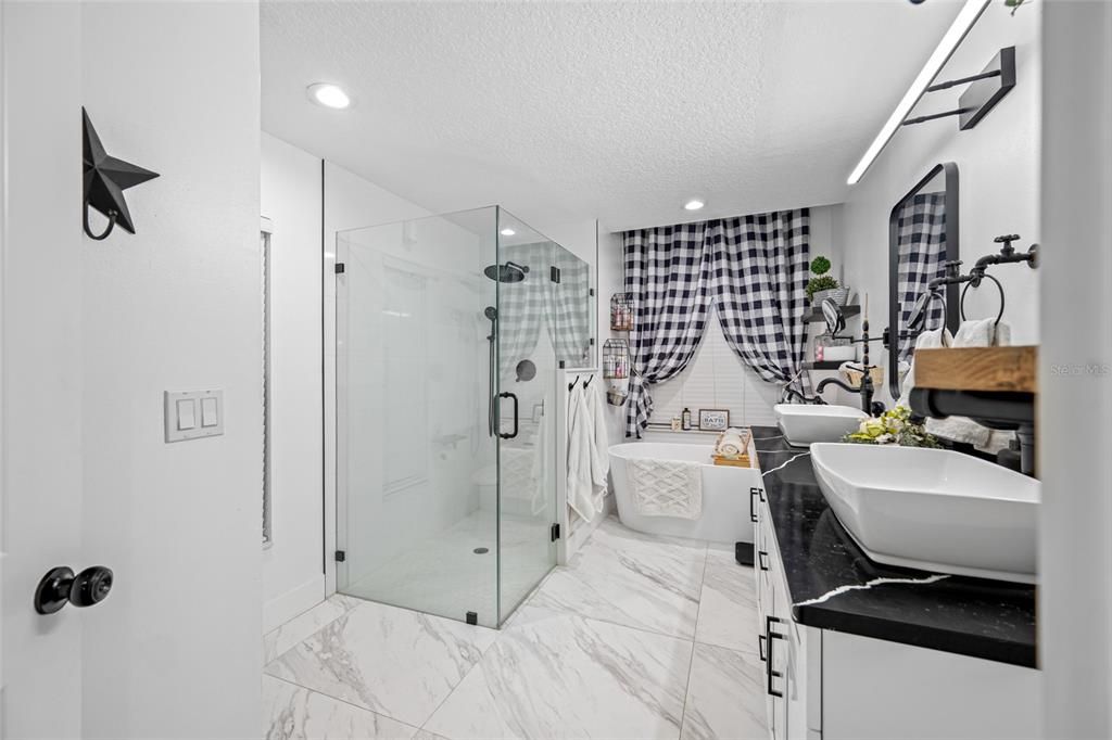 待售: $639,000 (4 贝兹, 2 浴室, 2195 平方英尺)