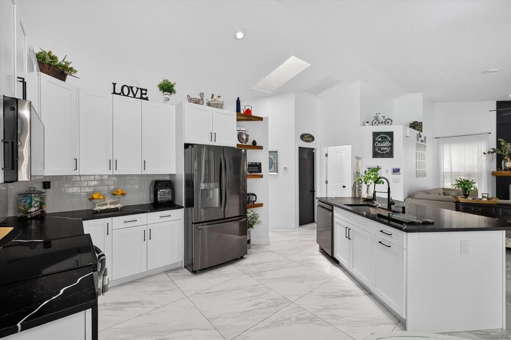 待售: $639,000 (4 贝兹, 2 浴室, 2195 平方英尺)