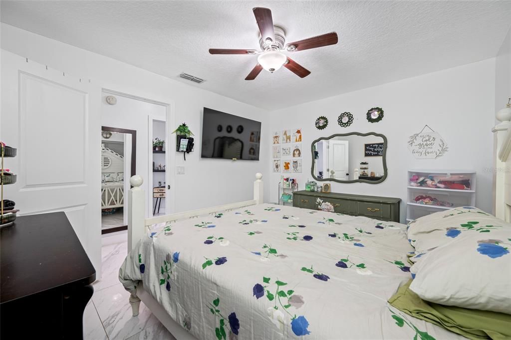 待售: $639,000 (4 贝兹, 2 浴室, 2195 平方英尺)