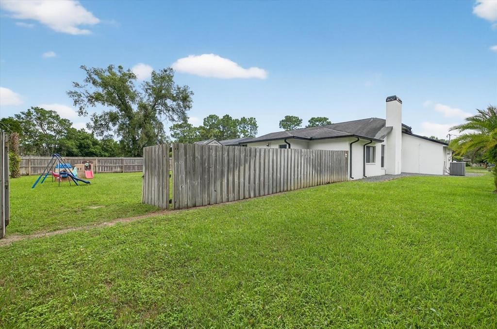 待售: $639,000 (4 贝兹, 2 浴室, 2195 平方英尺)