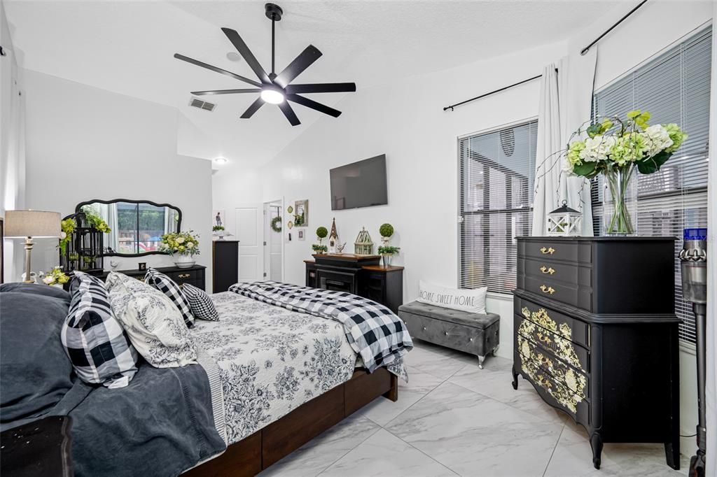 待售: $639,000 (4 贝兹, 2 浴室, 2195 平方英尺)