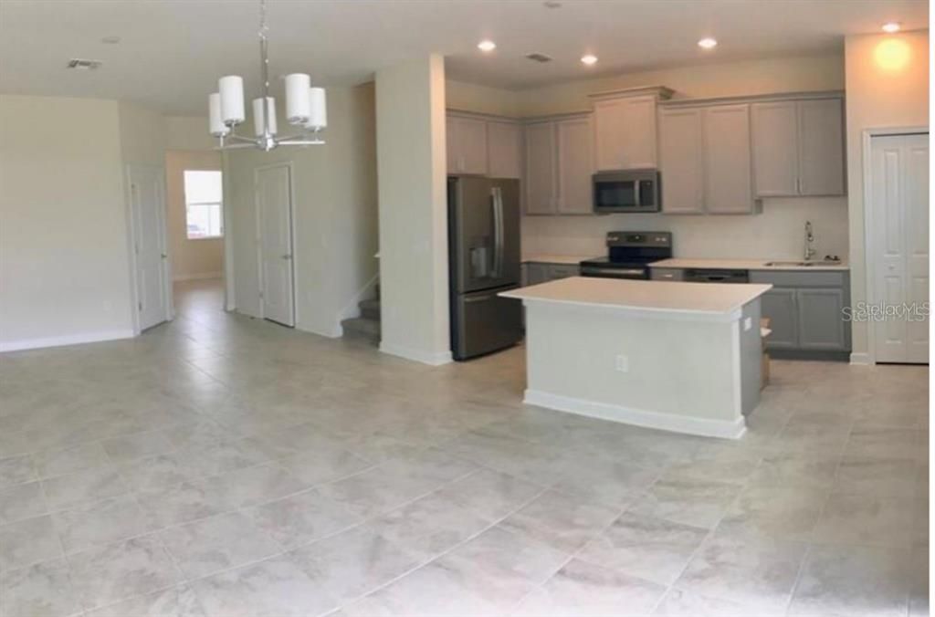 Active With Contract: $2,100 (3 beds, 2 baths, 1674 Square Feet)