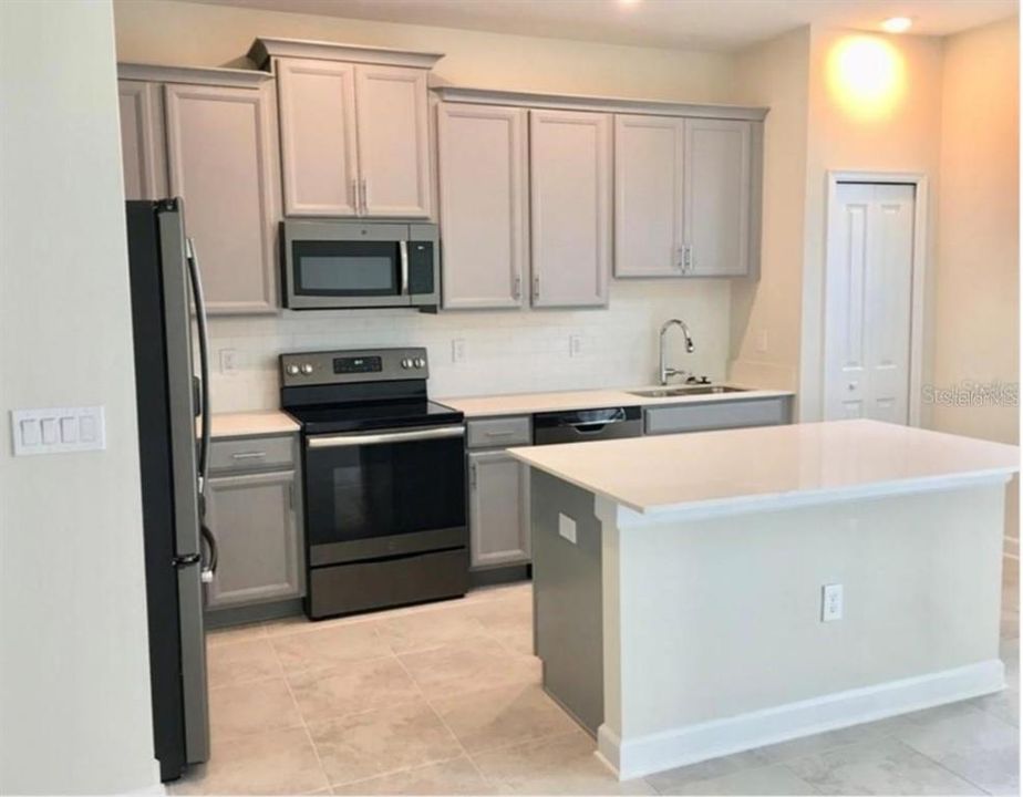 Active With Contract: $2,100 (3 beds, 2 baths, 1674 Square Feet)