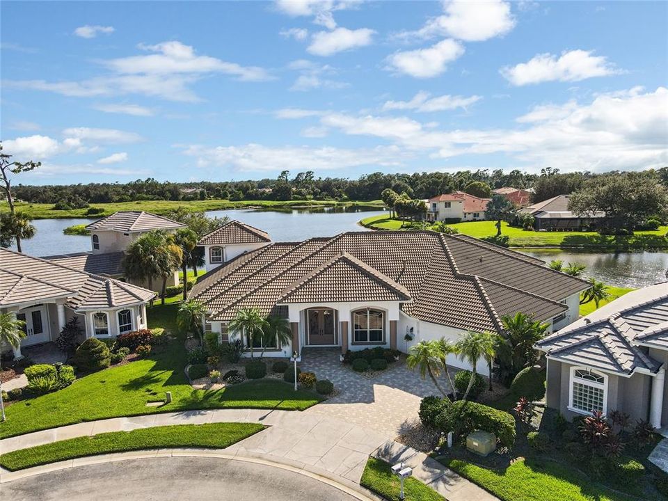Vendido Recientemente: $869,000 (4 camas, 3 baños, 3740 Pies cuadrados)