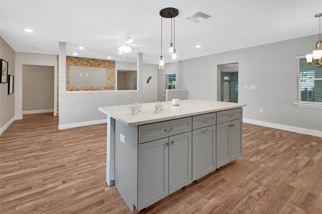 Active With Contract: $499,900 (5 beds, 3 baths, 2696 Square Feet)