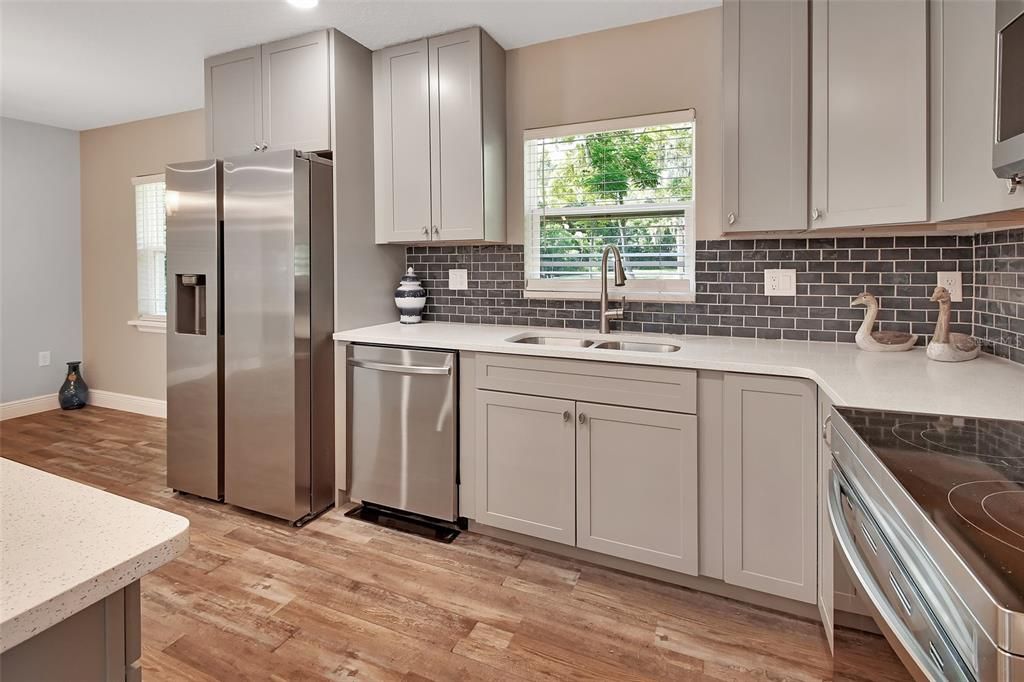 Active With Contract: $499,900 (5 beds, 3 baths, 2696 Square Feet)