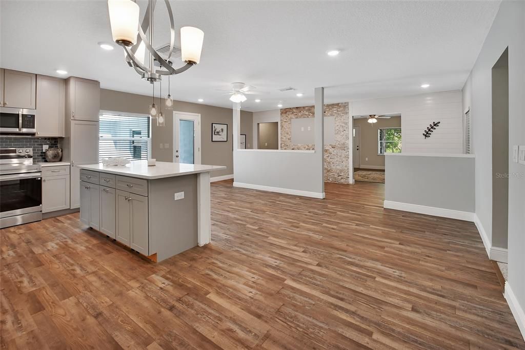 Active With Contract: $499,900 (5 beds, 3 baths, 2696 Square Feet)