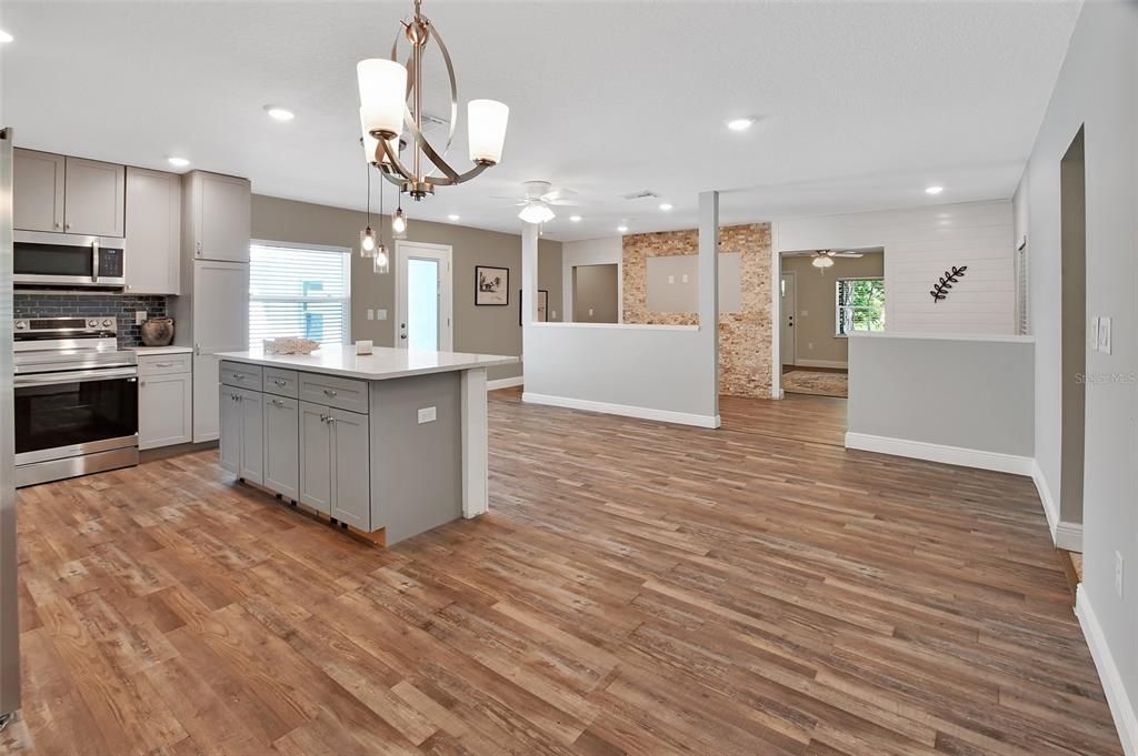 Active With Contract: $499,900 (5 beds, 3 baths, 2696 Square Feet)