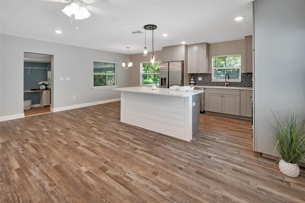 Active With Contract: $499,900 (5 beds, 3 baths, 2696 Square Feet)