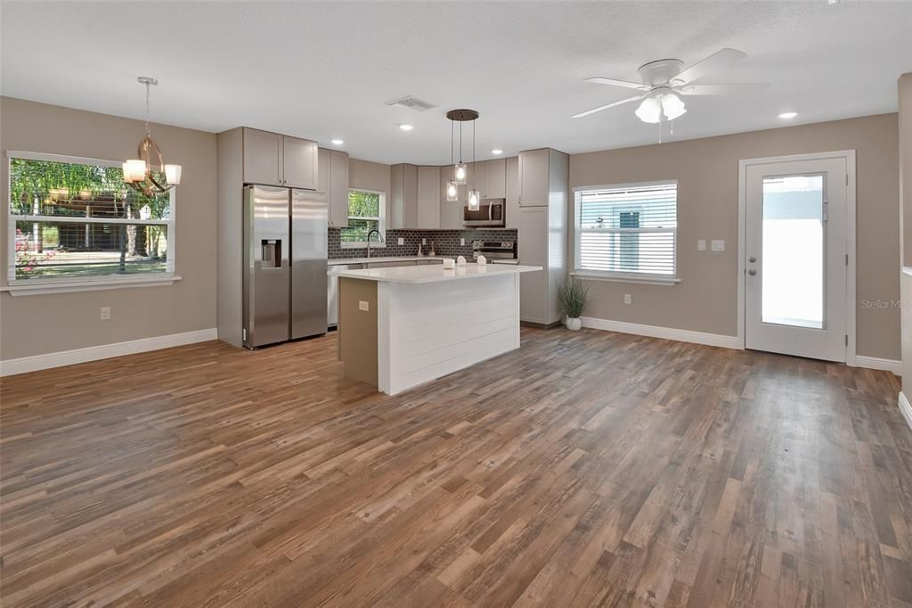 Active With Contract: $499,900 (5 beds, 3 baths, 2696 Square Feet)