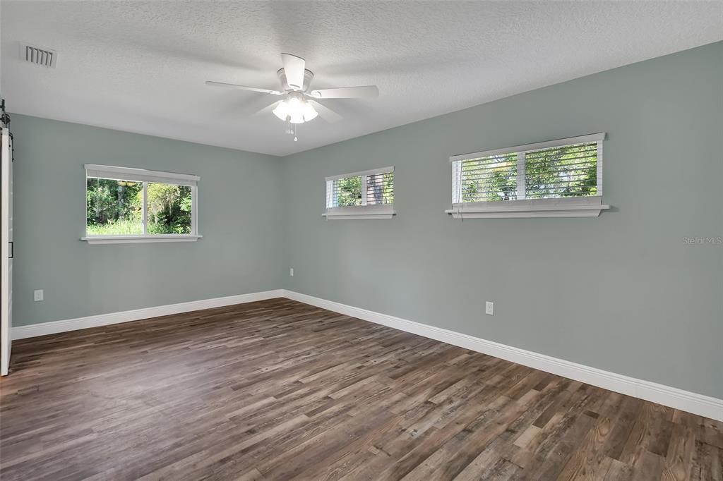 Active With Contract: $499,900 (5 beds, 3 baths, 2696 Square Feet)