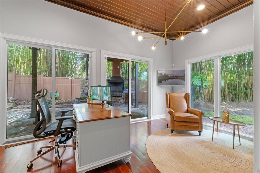 Под контрактом: $2,219,000 (5 спален, 4 ванн, 4328 Квадратных фут)