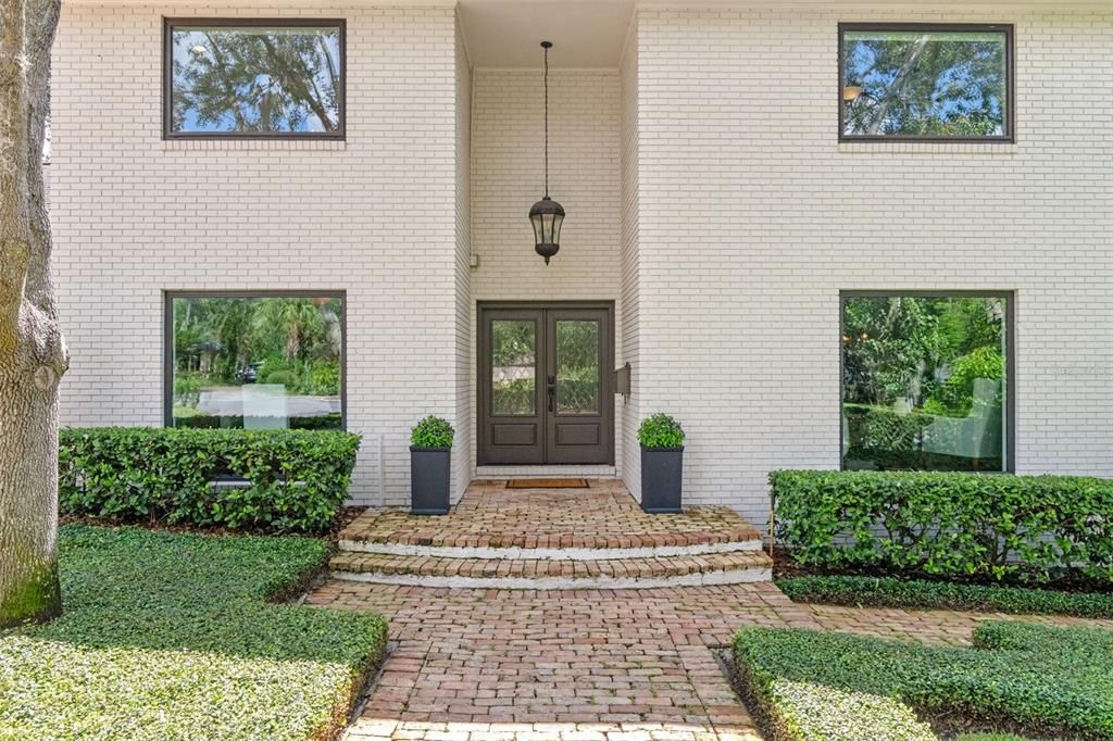 Под контрактом: $2,219,000 (5 спален, 4 ванн, 4328 Квадратных фут)