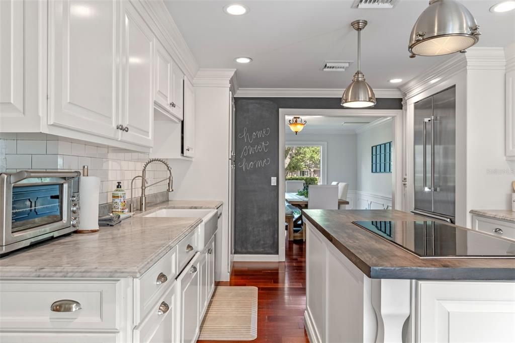 Под контрактом: $2,219,000 (5 спален, 4 ванн, 4328 Квадратных фут)