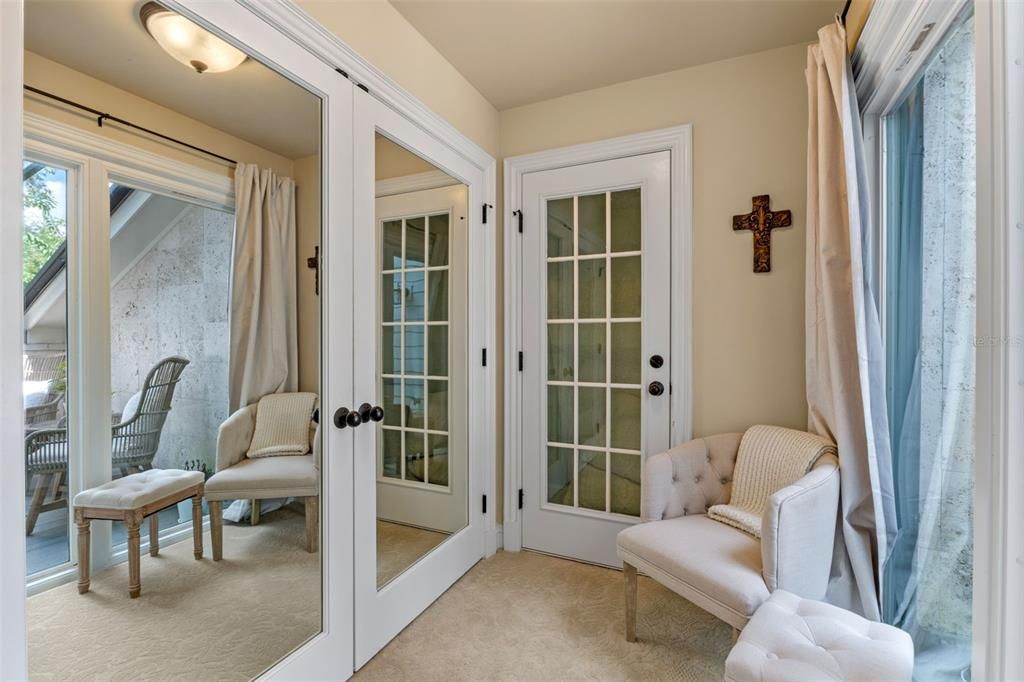 Под контрактом: $2,219,000 (5 спален, 4 ванн, 4328 Квадратных фут)