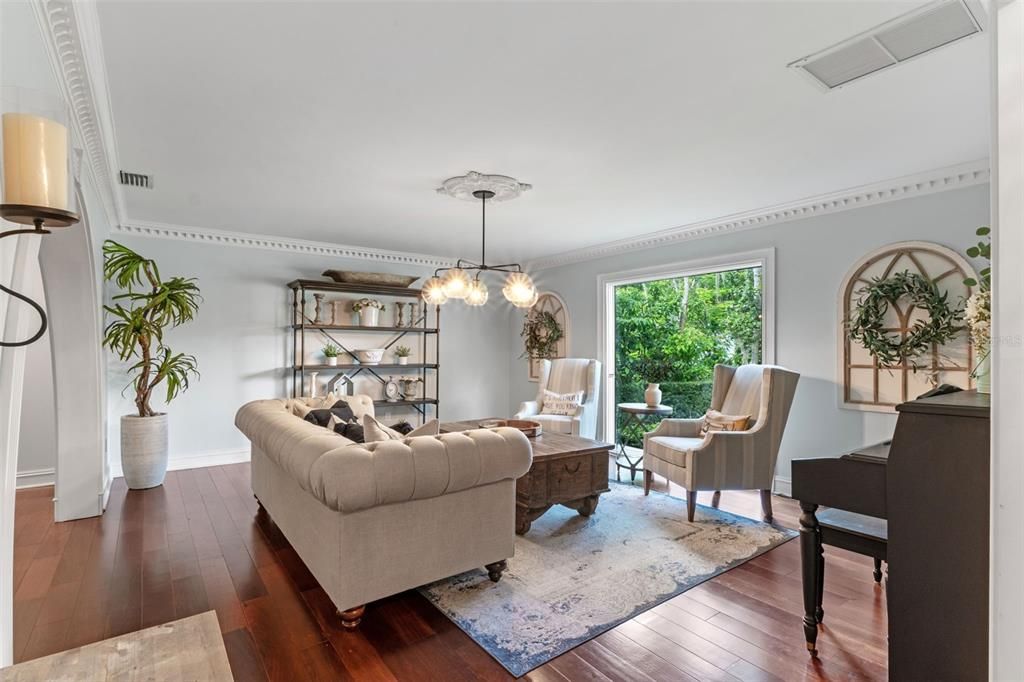 Под контрактом: $2,219,000 (5 спален, 4 ванн, 4328 Квадратных фут)