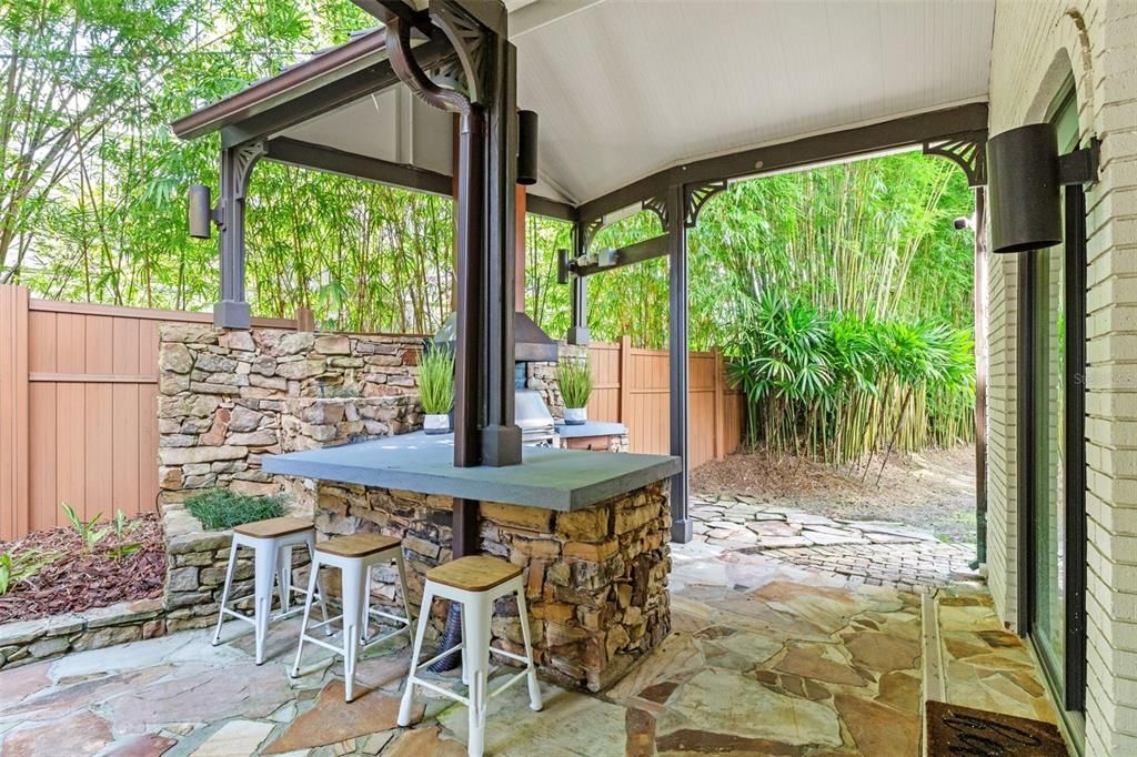 Под контрактом: $2,219,000 (5 спален, 4 ванн, 4328 Квадратных фут)