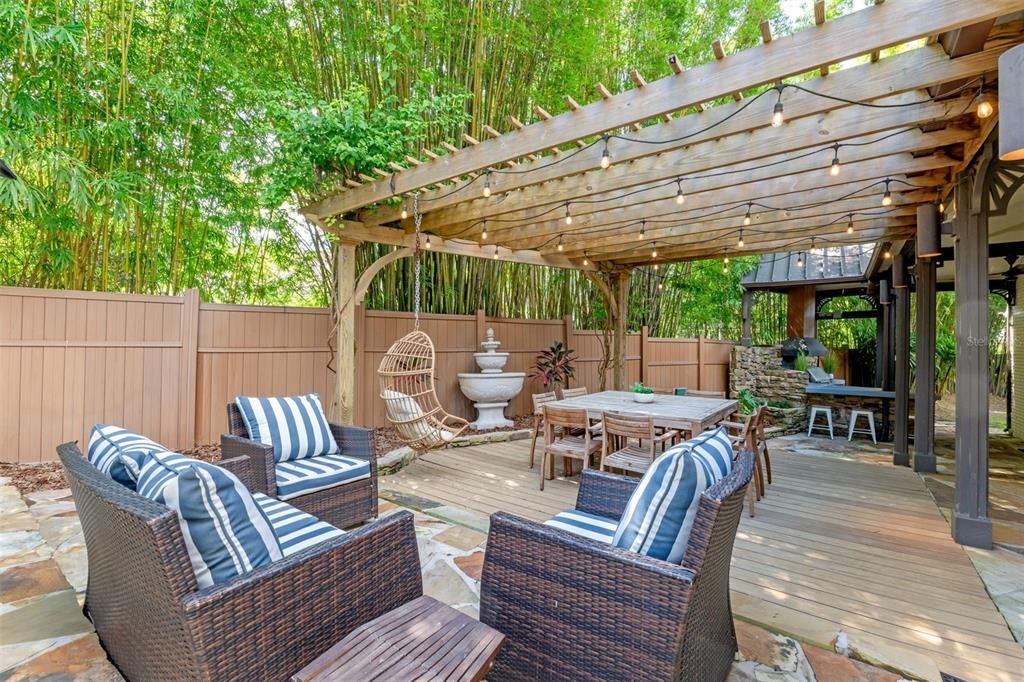 Под контрактом: $2,219,000 (5 спален, 4 ванн, 4328 Квадратных фут)