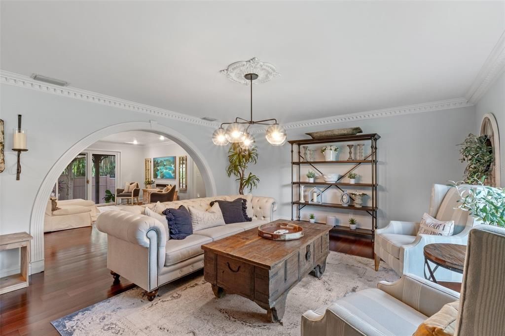 Под контрактом: $2,219,000 (5 спален, 4 ванн, 4328 Квадратных фут)