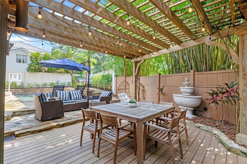 Под контрактом: $2,219,000 (5 спален, 4 ванн, 4328 Квадратных фут)