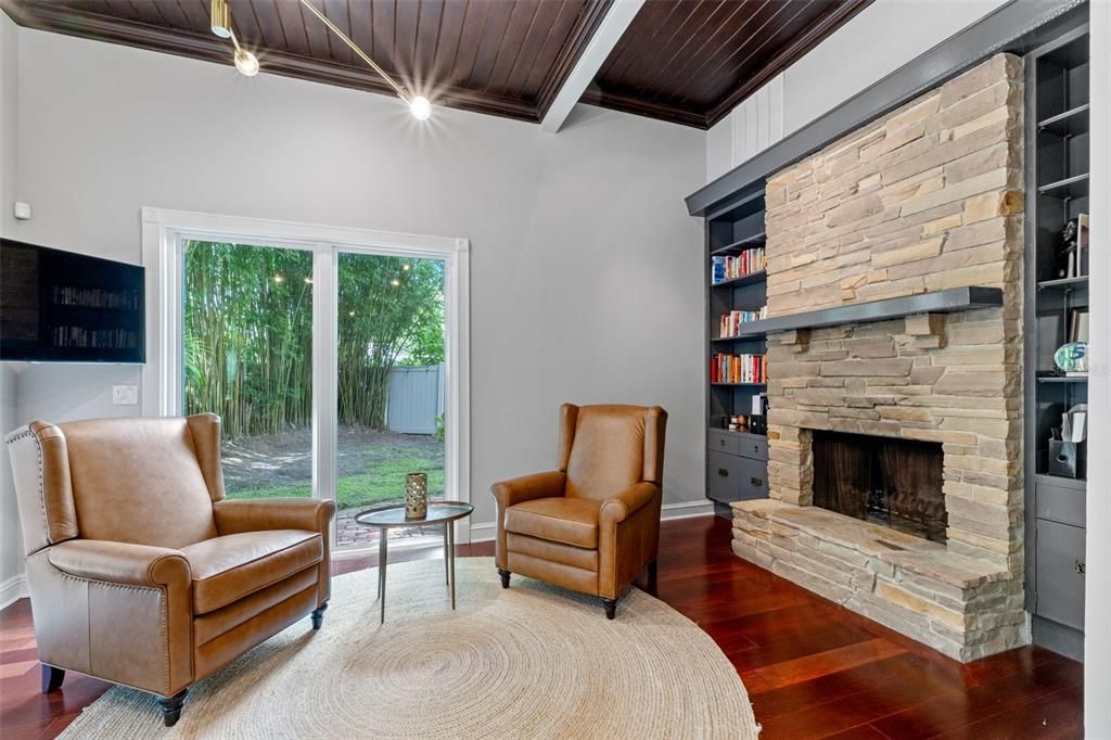 Под контрактом: $2,219,000 (5 спален, 4 ванн, 4328 Квадратных фут)