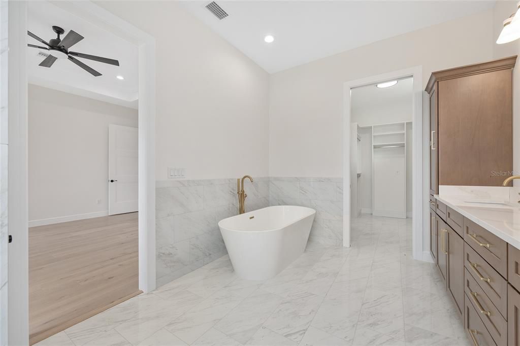 En Venta: $2,749,000 (4 camas, 3 baños, 3122 Pies cuadrados)