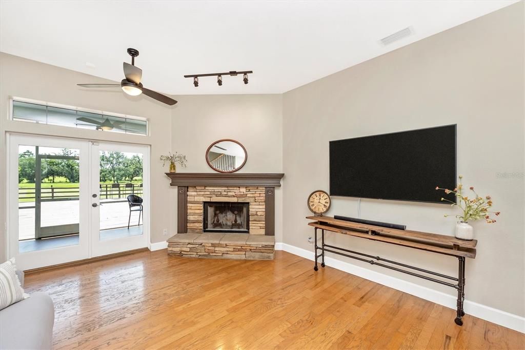 For Sale: $1,350,000 (3 beds, 2 baths, 2929 Square Feet)