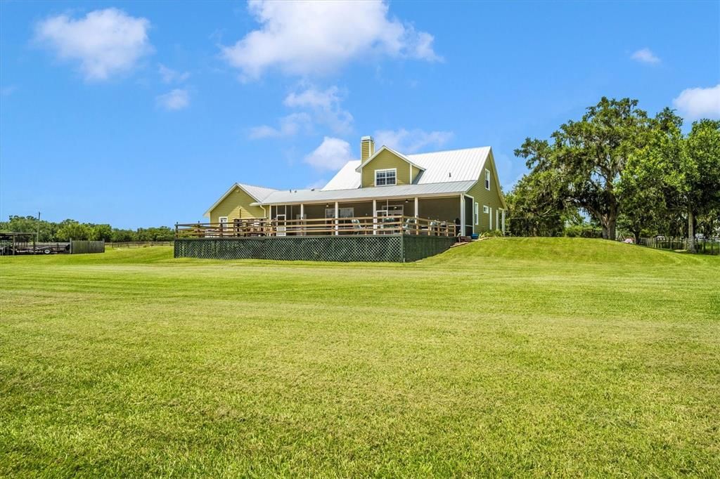For Sale: $1,350,000 (3 beds, 2 baths, 2929 Square Feet)