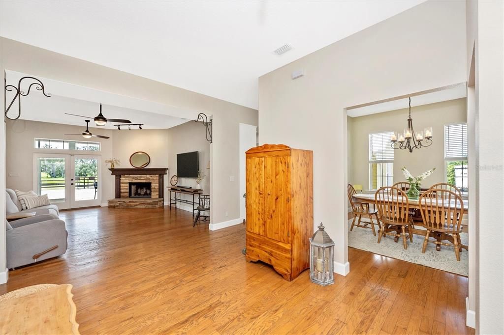 For Sale: $1,350,000 (3 beds, 2 baths, 2929 Square Feet)