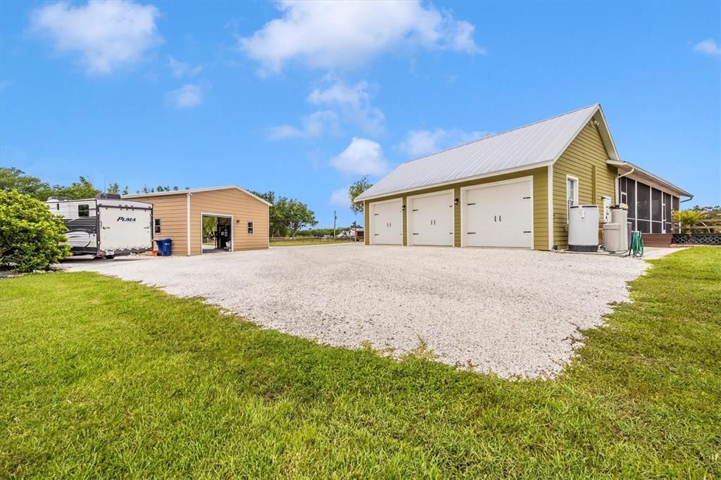 For Sale: $1,350,000 (3 beds, 2 baths, 2929 Square Feet)