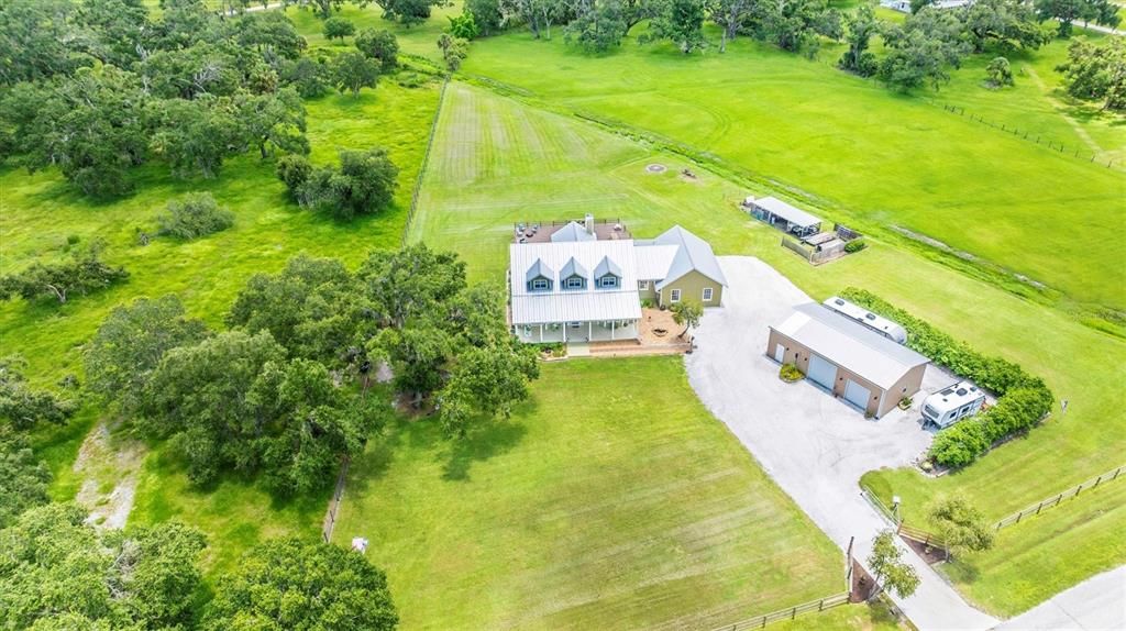 For Sale: $1,350,000 (3 beds, 2 baths, 2929 Square Feet)